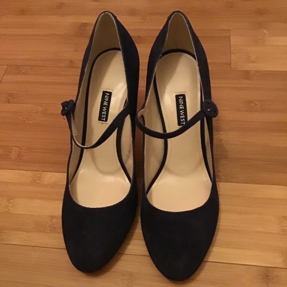 Nine West blue suede Mary Jane pump